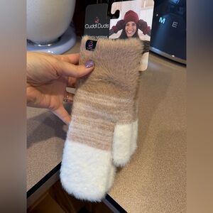 NEW Cuddl Duds Fuzzy Tan and White Mittens